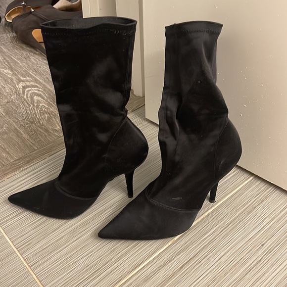 Black Yeezy sock booties - Picture 2 of 4